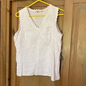 CP Shades embroidered linen top in pure Irish line!  Excellent vintage condition